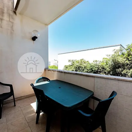 Magnolia Flat -